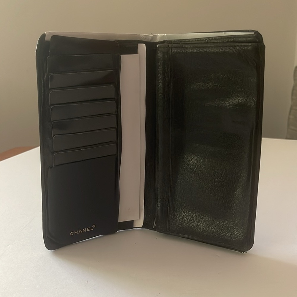 Authentic Chanel Wallet #5916398 - Picture 2 of 16